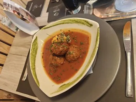 Bouletten in tomatensaus bij PAT-RON